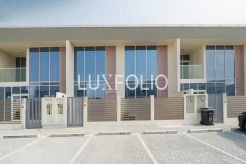 Снять в аренду таунхаус в Dubai Land, Дубай: 3 спальни, 142м², № 46333 - фото 4