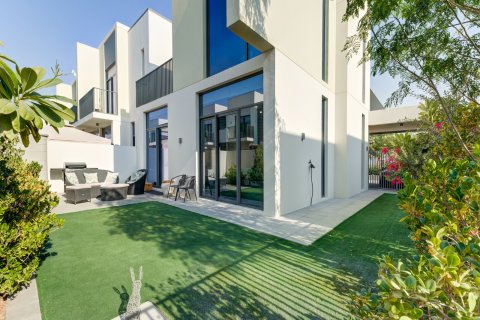 Adosado en Dubai, 4 dormitorios, 224 m², № 137835