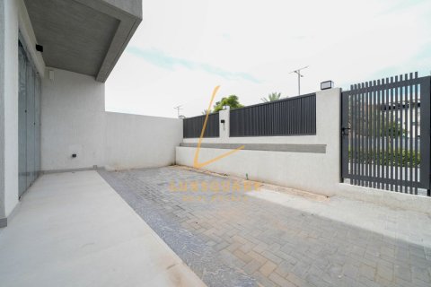Townhouse in Al Furjan, Dubai 4 bedrooms, 672 sq.m. № 110641 - photo 3