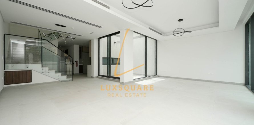 Townhouse in Al Furjan, Dubai 4 bedrooms, 672 sq.m. № 110641