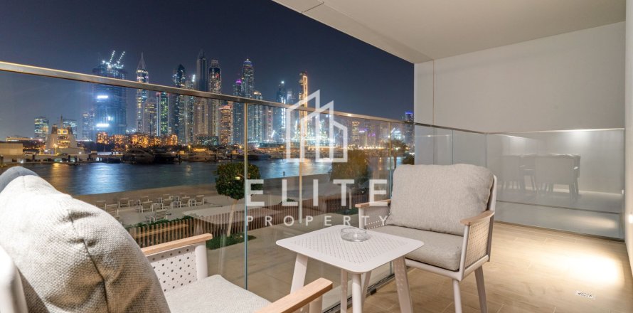 Apartment in EMAAR Beachfront, Dubai Harbour, Dubai 3 bedrooms, 188 sq.m. № 142404
