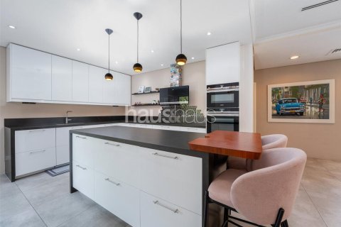 Villa in Dubai Investment Park, Dubai 4 bedrooms, 404 sq.m. № 43214 - photo 8
