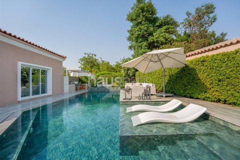 Villa in Dubai Investment Park, Dubai 4 bedrooms, 404 sq.m. № 43214 - photo 24