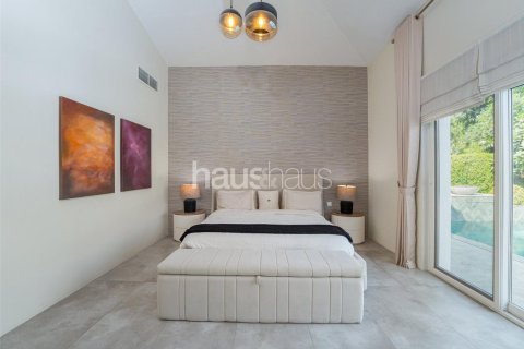 Villa in Dubai Investment Park, Dubai 4 bedrooms, 404 sq.m. № 43214 - photo 18