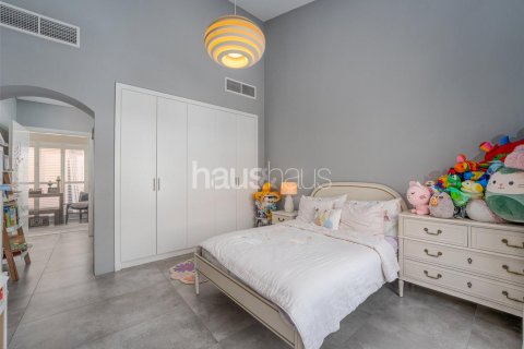 Villa in Dubai Investment Park, Dubai 4 bedrooms, 404 sq.m. № 43214 - photo 16