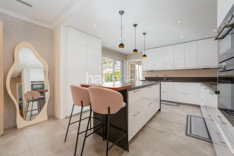 Villa in Dubai Investment Park, Dubai 4 bedrooms, 404 sq.m. № 43214 - photo 30