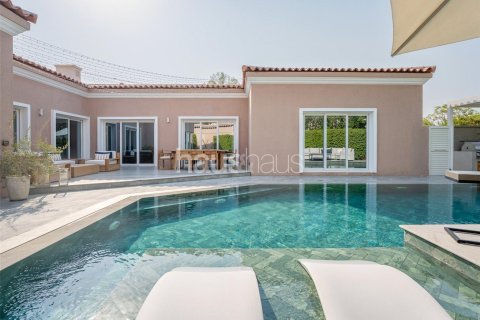 Villa in Dubai Investment Park, Dubai 4 bedrooms, 404 sq.m. № 43214 - photo 2