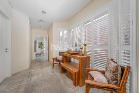 Villa in Dubai Investment Park, Dubai 4 bedrooms, 404 sq.m. № 43214 - photo 17