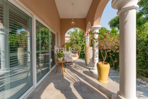 Villa in Dubai Investment Park, Dubai 4 bedrooms, 404 sq.m. № 43214 - photo 26