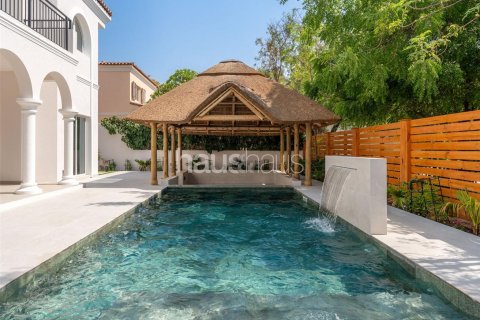Villa en Dubai Investment Park, Dubai, 5 dormitorios, 577 m², № 43215 - foto 20