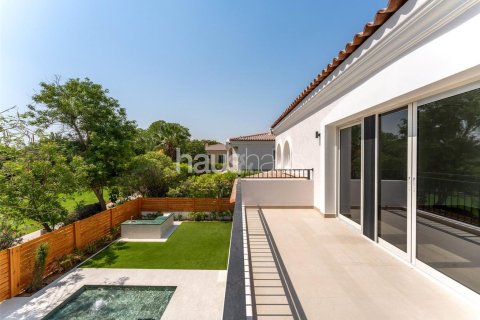 Villa en Dubai Investment Park, Dubai, 5 dormitorios, 577 m², № 43215 - foto 22