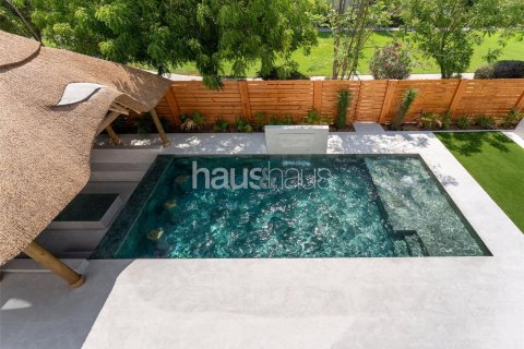 Villa en Dubai Investment Park, Dubai, 5 dormitorios, 577 m², № 43215 - foto 2