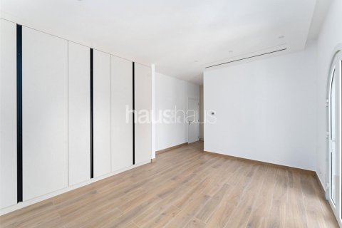 Villa en Dubai Investment Park, Dubai, 5 dormitorios, 577 m², № 43215 - foto 26