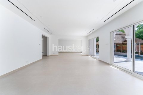 Villa en Dubai Investment Park, Dubai, 5 dormitorios, 577 m², № 43215 - foto 24