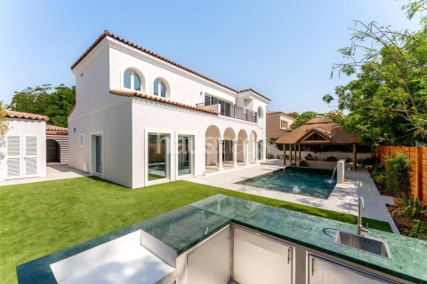Villa en Dubai Investment Park, Dubai, 5 dormitorios, 577 m², № 43215