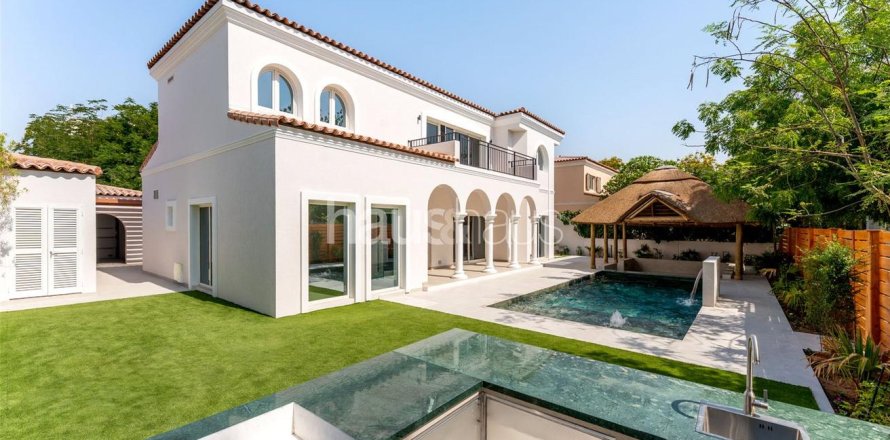 Villa en Dubai Investment Park, Dubai, 5 dormitorios, 577 m², № 43215