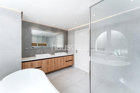 Villa en Dubai Investment Park, Dubai, 5 dormitorios, 577 m², № 43215 - foto 30