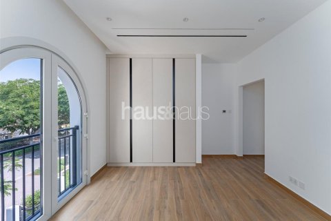 Villa en Dubai Investment Park, Dubai, 5 dormitorios, 577 m², № 43215 - foto 27