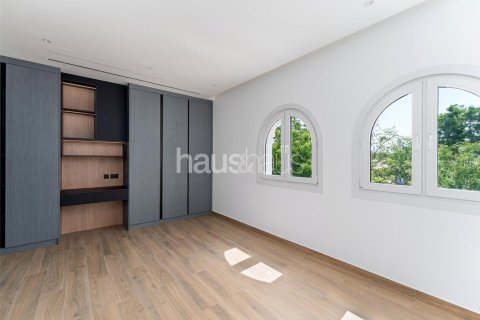 Villa en Dubai Investment Park, Dubai, 5 dormitorios, 577 m², № 43215 - foto 13