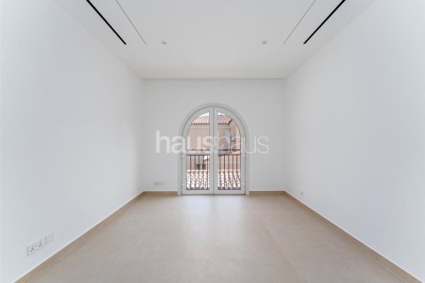 Villa en Dubai Investment Park, Dubai, 5 dormitorios, 577 m², № 43215 - foto 9