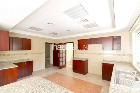 Купить виллу в Дубай Инвестмент Парке, Дубай: 5 спален, 577м², № 43217 - фото 8