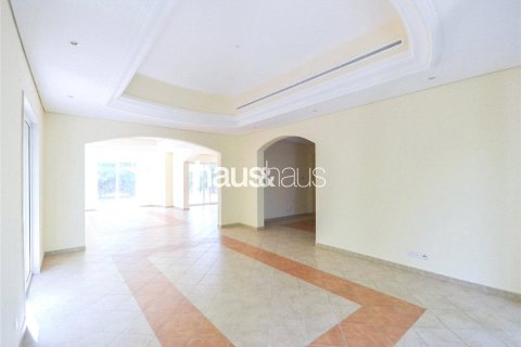 Купить виллу в Дубай Инвестмент Парке, Дубай: 5 спален, 577м², № 43217 - фото 9