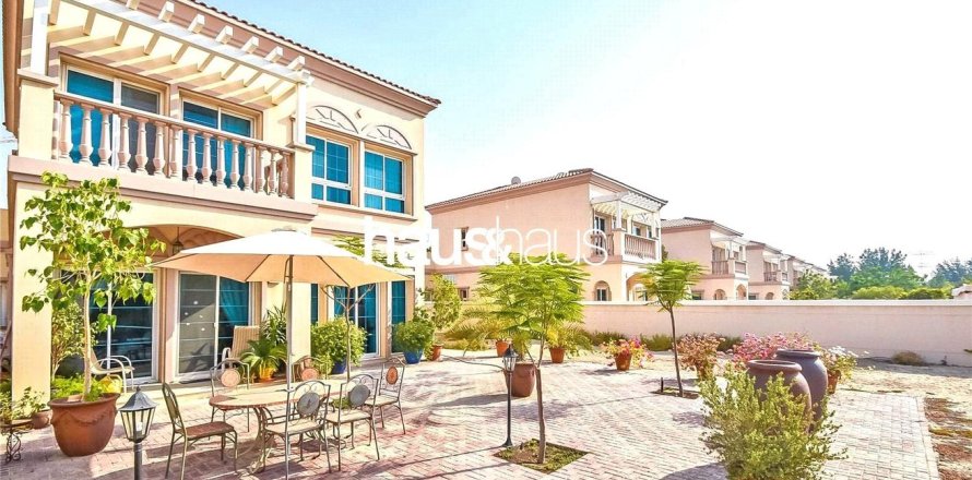 Villa in Jumeirah Village Triangle, Dubai 2 bedrooms, 250 sq.m. № 43213