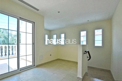 Villa in Jumeirah Village Triangle, Dubai 2 bedrooms, 250 sq.m. № 43213 - photo 5