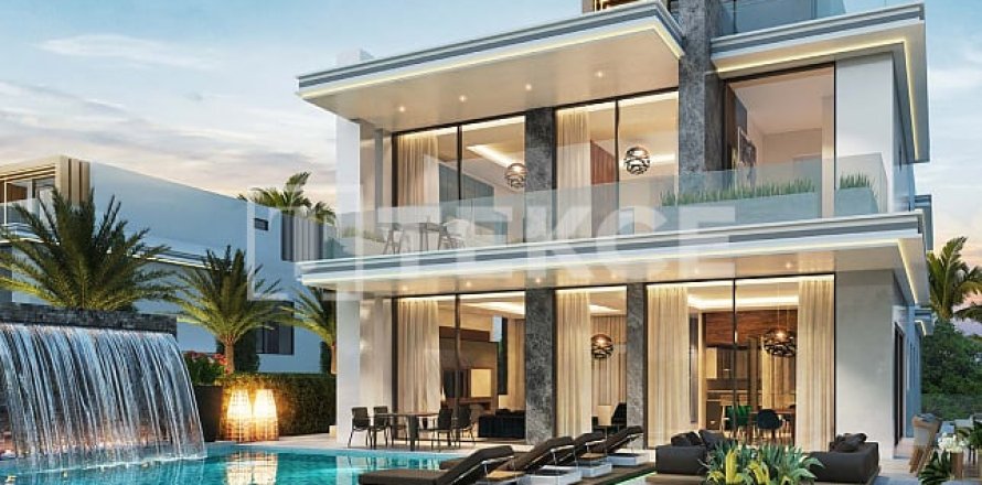 Adosado en Dubai Land, Dubai, 5 dormitorios, 295 m², № 135064