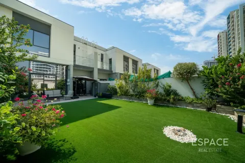 Villa in Al Furjan, Dubai 3 bedrooms, 244 sq.m. № 122288