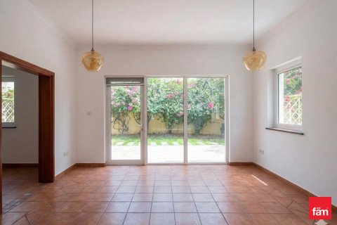 Villa à Dubai, 5 chambres, 1002 m², № 109120
