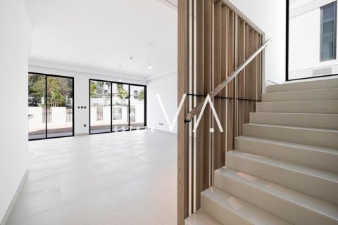 Villa in Dubai 4 bedrooms, 405 sq.m. № 52701 - photo 8
