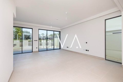 Villa in Dubai 4 bedrooms, 405 sq.m. № 52700 - photo 2