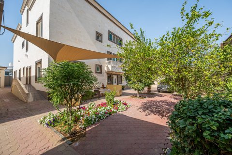 Villa en Al Khawaneej, Dubai, 7 dormitorios, 1034.66 m², № 136481