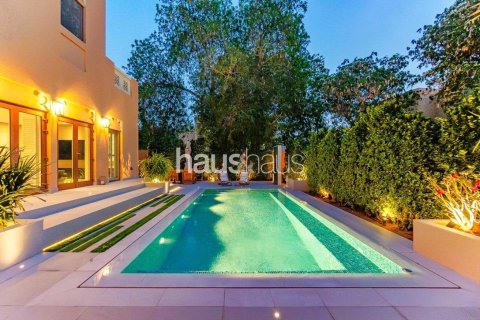 Villa en Al Furjan, Dubai, 5 dormitorios, 506 m², № 43265 - foto 2