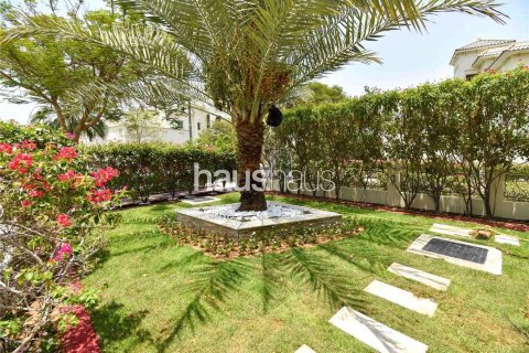 Villa in Al Furjan, Dubai 4 bedrooms, 455 sq.m. № 43264 - photo 3