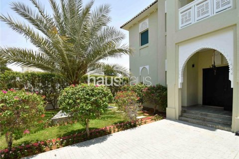 Villa in Al Furjan, Dubai 4 bedrooms, 455 sq.m. № 43264 - photo 2