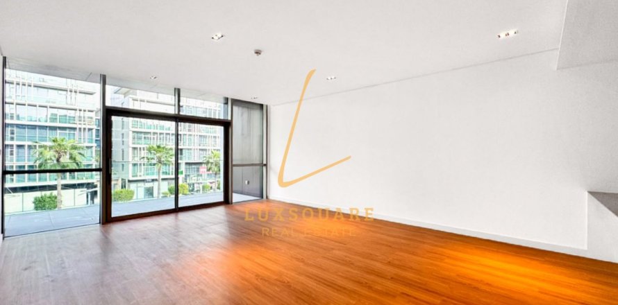 Квартира в Аль-Васле, Дубай, 2 спальни, 175м², № 135264