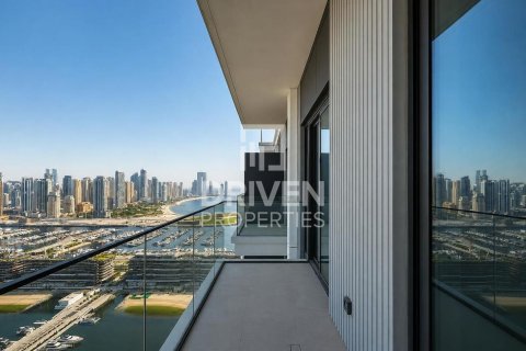 Снять в аренду квартиру в EMAAR Beachfront, Dubai Harbour, Дубай: 3 спальни, 151.34м², № 134237 - фото 4