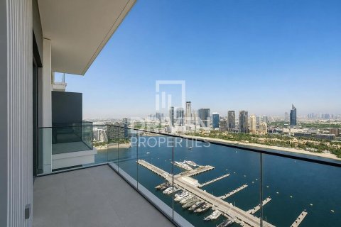 Снять в аренду квартиру в EMAAR Beachfront, Dubai Harbour, Дубай: 3 спальни, 151.34м², № 134237 - фото 2