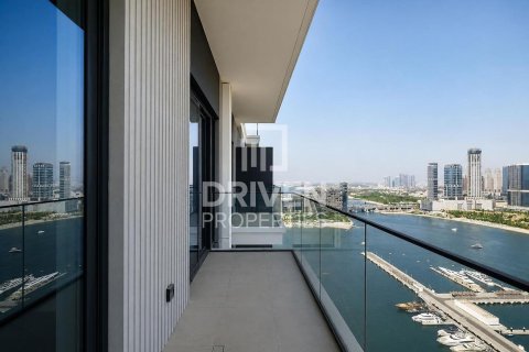 Снять в аренду квартиру в EMAAR Beachfront, Dubai Harbour, Дубай: 3 спальни, 151.34м², № 134237 - фото 3