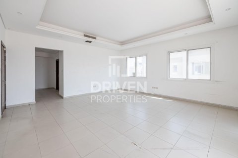 Villa in Living Legends, Dubai 6 bedrooms, 756.04 sq.m. № 140887 - photo 3