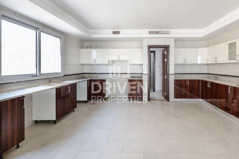 Villa in Living Legends, Dubai 6 bedrooms, 756.04 sq.m. № 140887 - photo 15