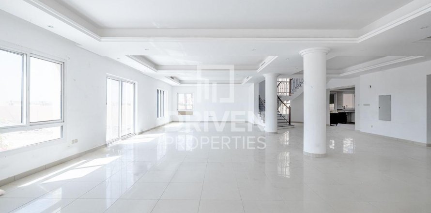Villa in Living Legends, Dubai 6 bedrooms, 756.04 sq.m. № 140887
