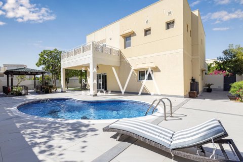 Villa en Greens, Dubai, 4 dormitorios, 777.48 m², № 52720