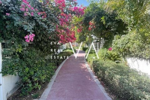 Townhouse in Dubai 3 bedrooms, 278.63 sq.m. № 52723 - photo 2