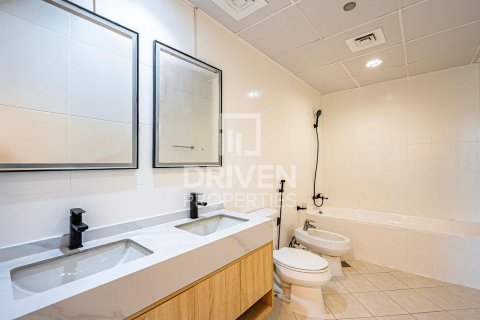 Apartamento en Motor City, Dubai, 3 dormitorios, 231.24 m², № 135388 - foto 5