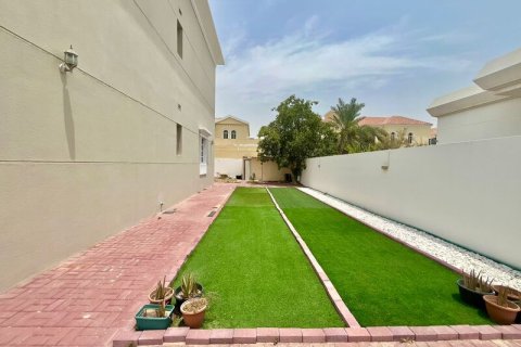 Villa à Al Barsha, Dubai, 5 chambres, 1393.5 m², № 52610 - photo 13