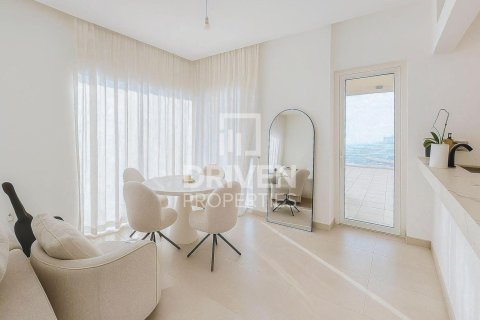 Снять в аренду квартиру в Urban Oasis, Бизнес-Бэй, Дубай: 3 спальни, 176.42м², № 128803 - фото 4