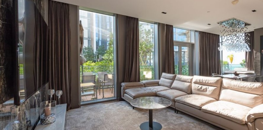 Квартира в Дубае, 4 спальни, 252.37м², № 42104